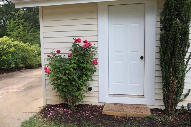 Building Photo - 3432 Gilleland Cir