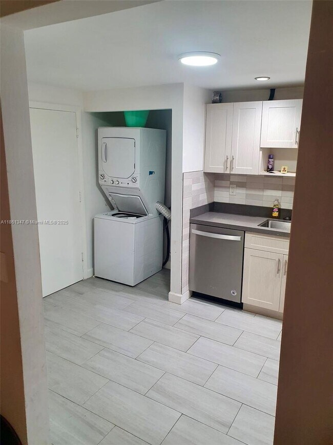 Building Photo - 1501 S Ocean Dr