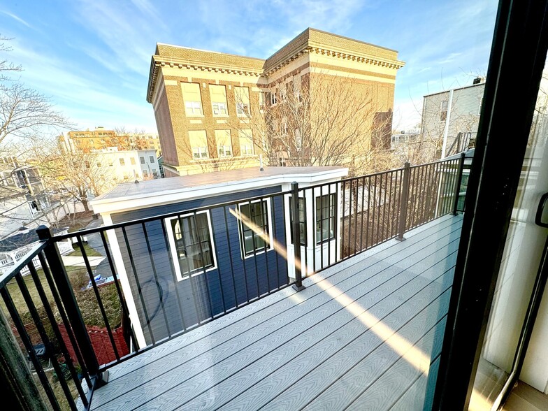 Building Photo - 48 Woodward St