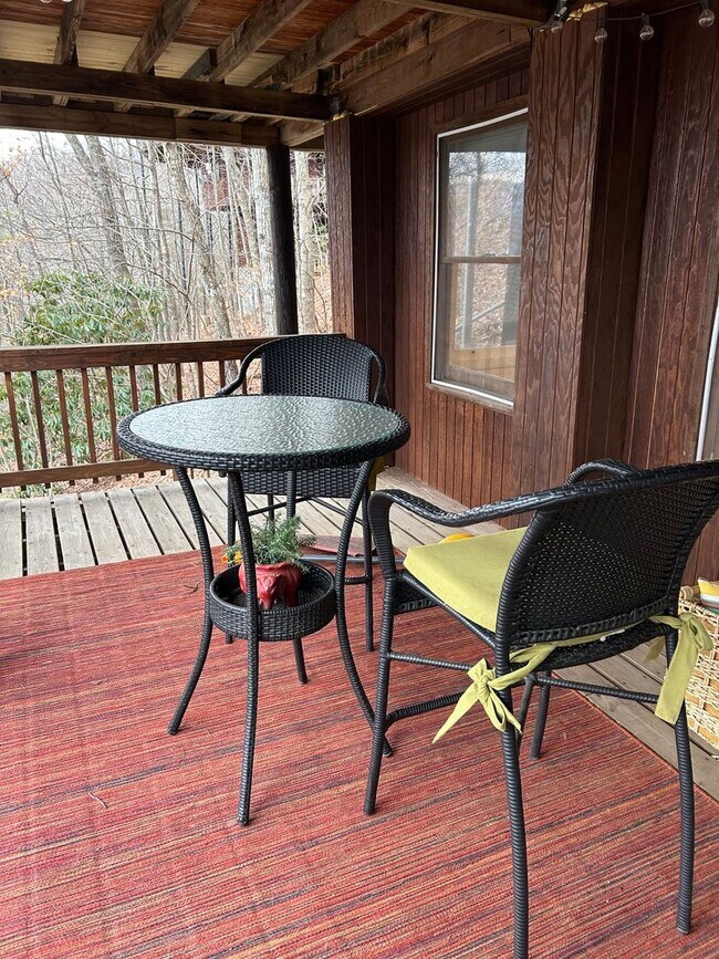 Building Photo - Montreat Rental-Lower Level Apartment! **Utilites included!