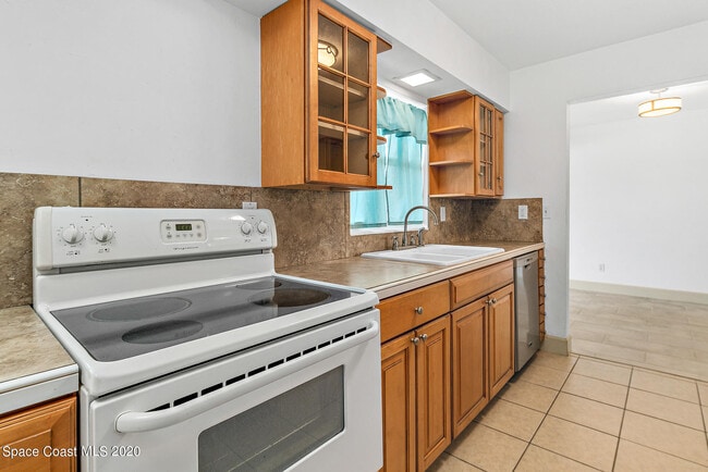 Building Photo - 2157 Barracuda Ave