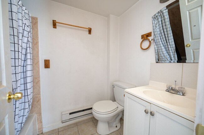 Building Photo - 1554 Beverly Rd