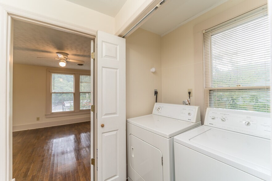 Building Photo - 710 Phillips Ave