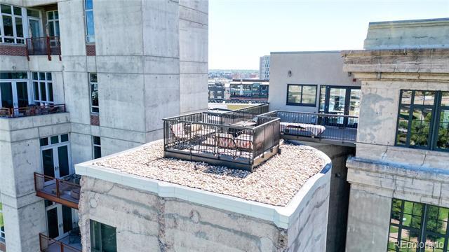 Building Photo - 2000 Little Raven St