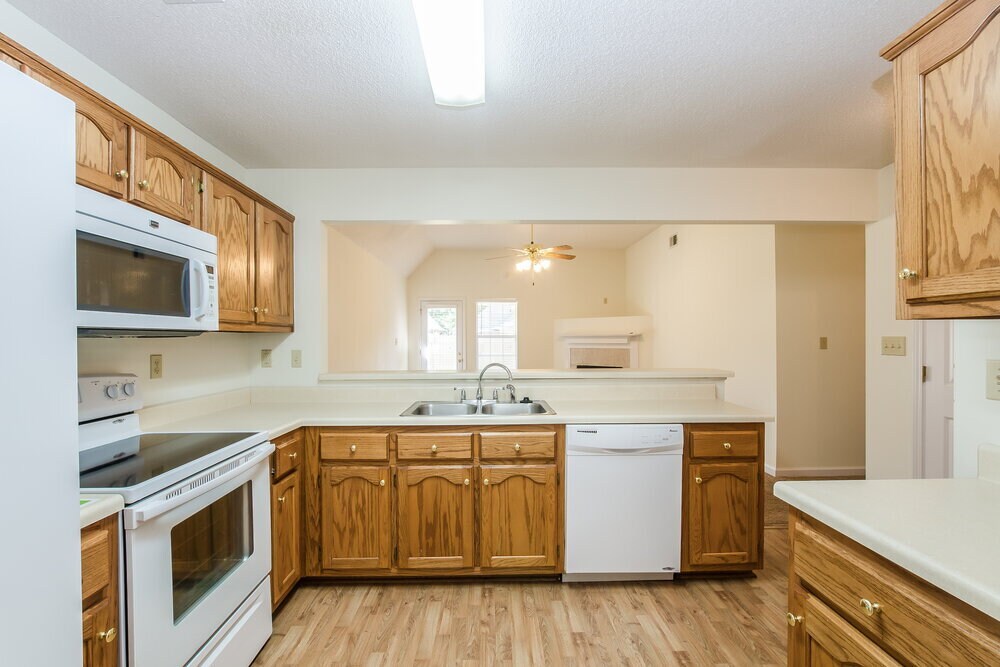 Building Photo - 5892 Alexandria Ln