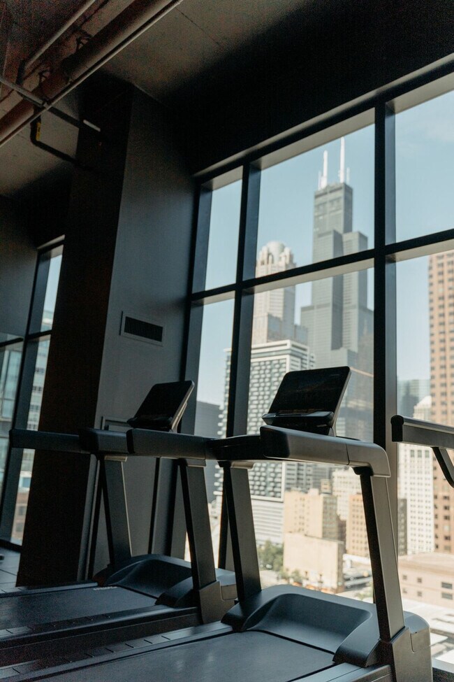 Building Photo - 755 S Clark St