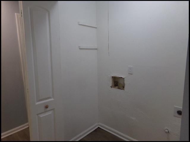 Building Photo - 4932 Longview Dr