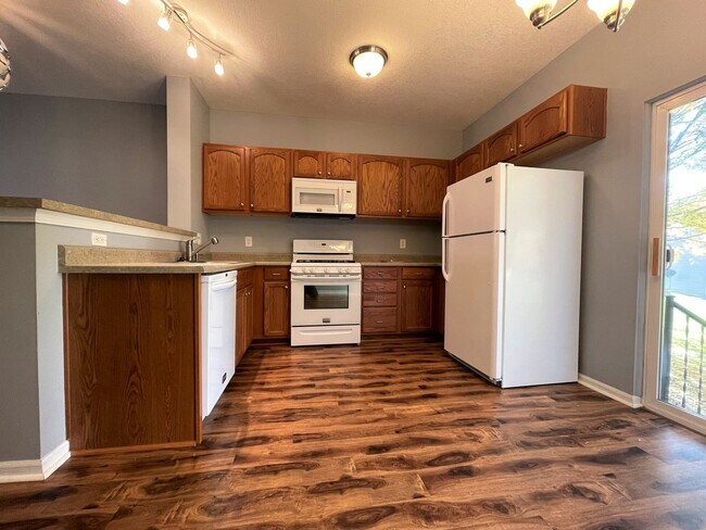 Building Photo - 1251 Hall Ln