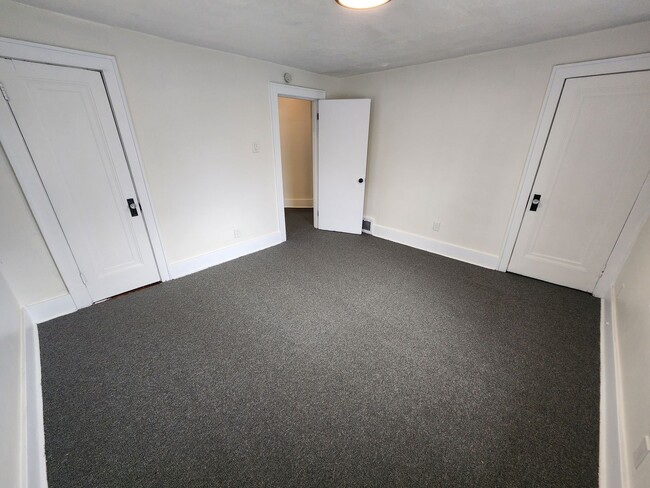 Building Photo - 3 Bedrooms 1 bath home for RENT!