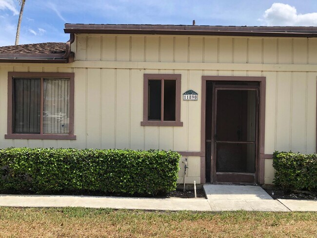 Building Photo - 2 bed 2 bath, great location