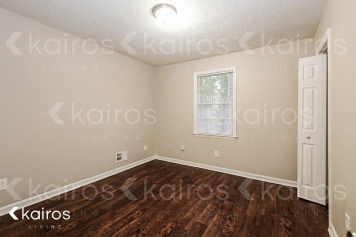 Building Photo - 340 Carterhill Dr