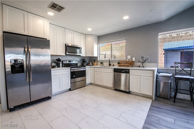 Building Photo - 5086 Cartaro Dr