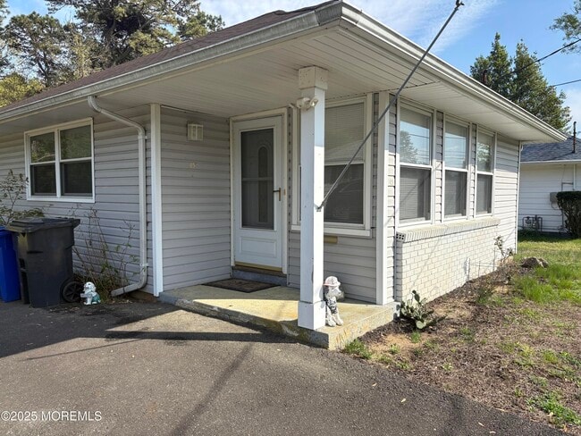 Building Photo - 45 Yellowstone Dr