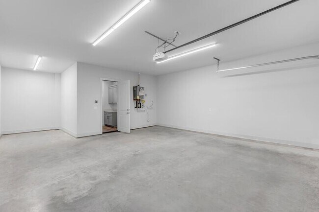 Building Photo - 105 Gillespie Ct