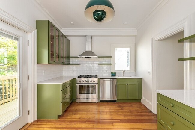 Building Photo - 14 Evergreen Ave