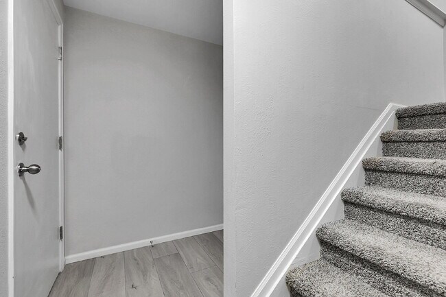 Building Photo - $2,895 - 3 Bed, 2.5 Bath Townhome with Fin...