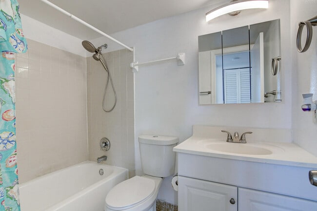 Building Photo - 600 SW 2nd Ave