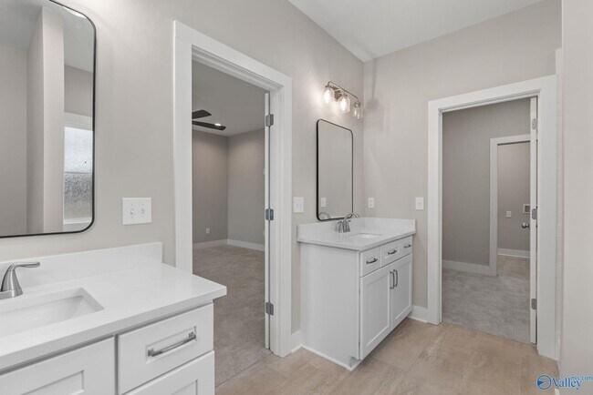 Building Photo - 219 Bush Rd SE