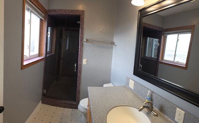 Building Photo - LEASE TAKEOVER: 3 bed, 2 bath Single Family home out by Hibbard