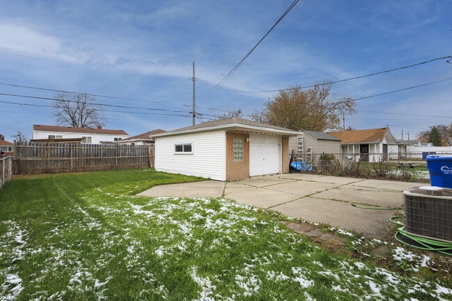 Building Photo - 8261 Gerald Ave