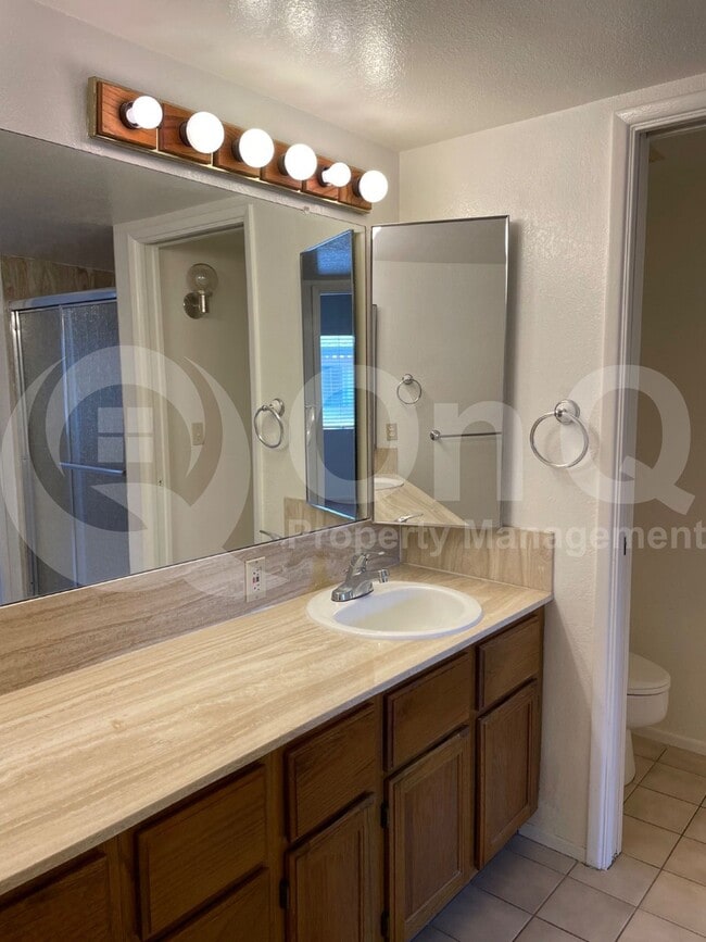 Building Photo - 3117 E Oasis De Palmeras