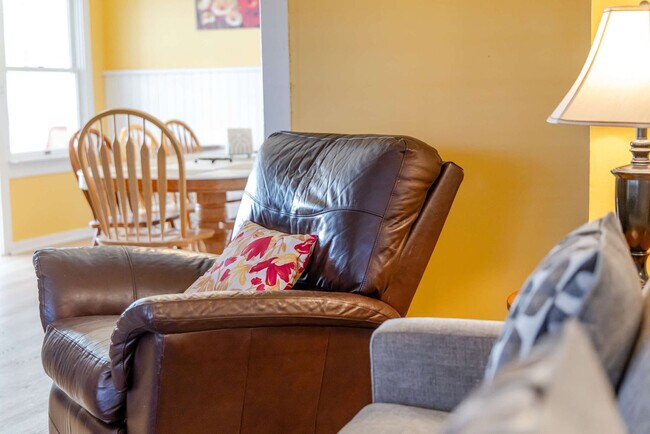 Building Photo - 640 S Columbia St