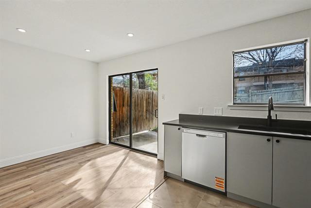 Building Photo - 2103 Mistletoe Ave