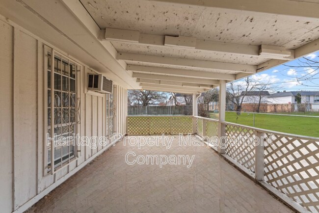 Building Photo - 4402 Seabreeze Dr