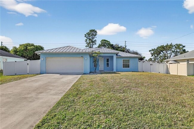 Building Photo - 1855 17th Ave SW