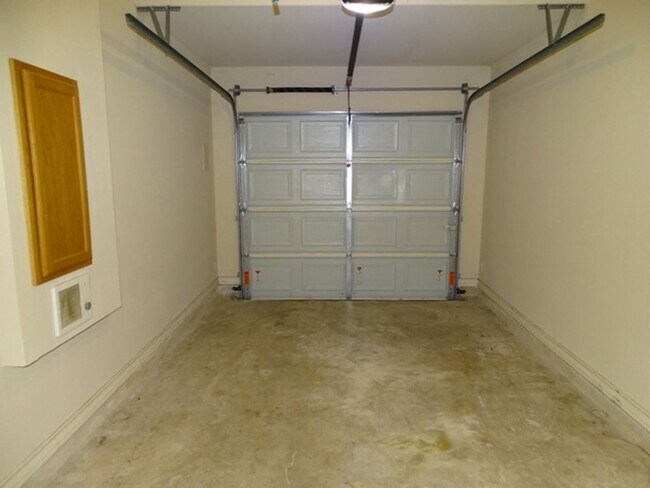 Building Photo - 6619 Arancione Ave