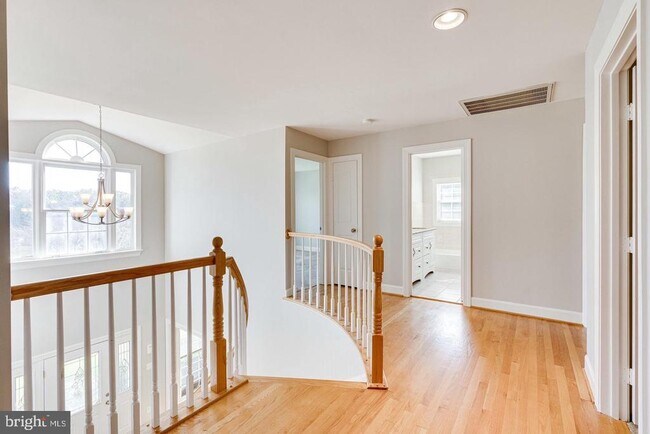 Building Photo - 1168 Taji Ct
