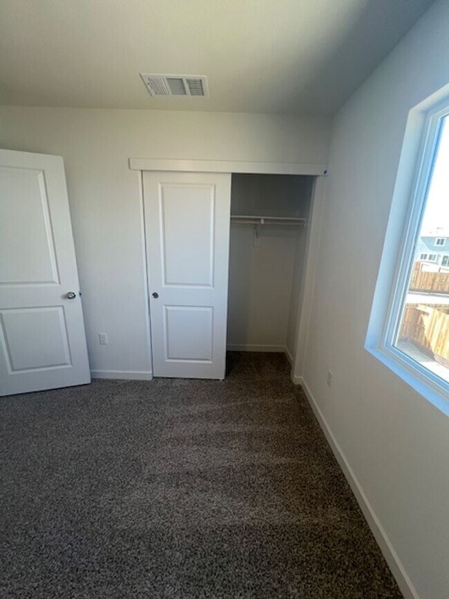 Building Photo - Brand new 4 Bedroom Smart Solar Home in Am...