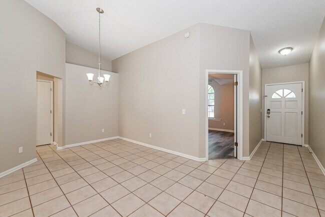 Building Photo - 8026 Fleur De Lis Dr
