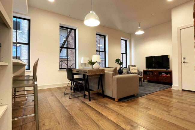 Building Photo - 1502 Race St