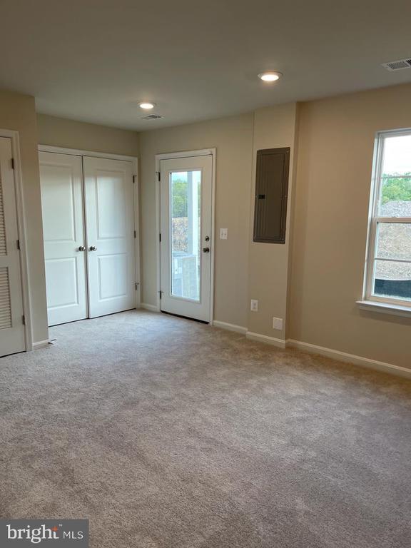 Building Photo - 123 Tye Ct