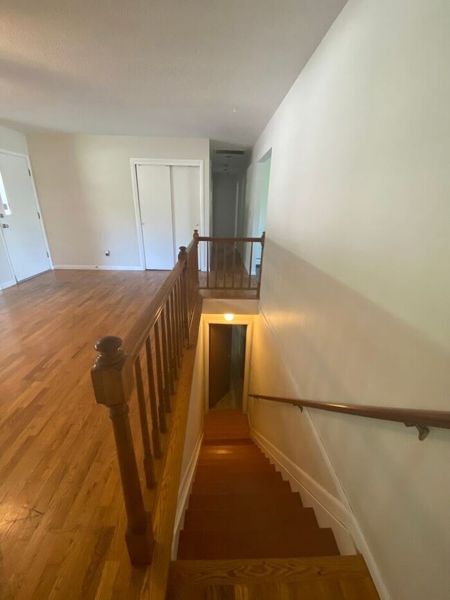 Building Photo - $2,100 | 4 Bedroom, 2 Bathroom Multi Floor...