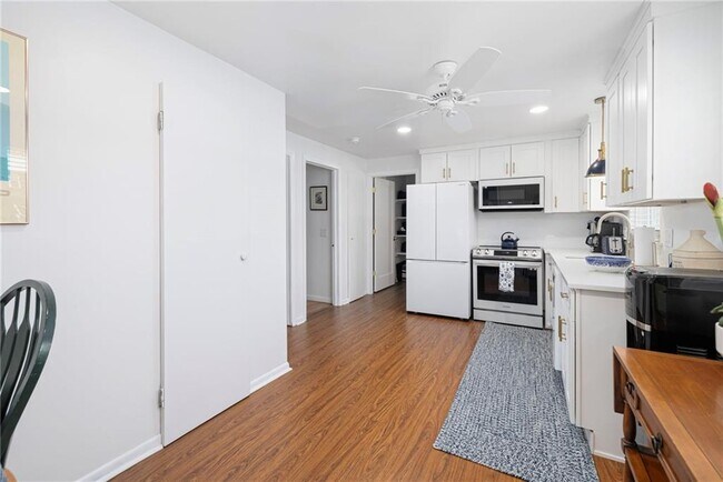 Building Photo - 70 Carroll Ave