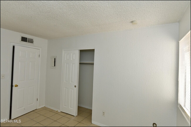 Building Photo - 8933 Kenneth St