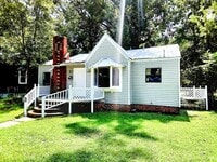 Building Photo - Charming 2 Bedroom Home in Gadsden!