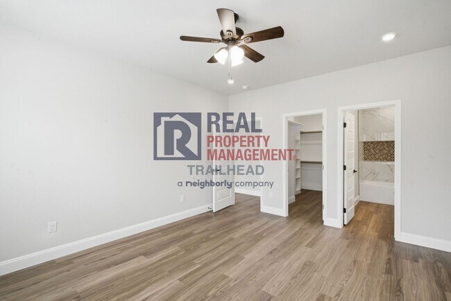Building Photo - 5805 Barkridge Dr