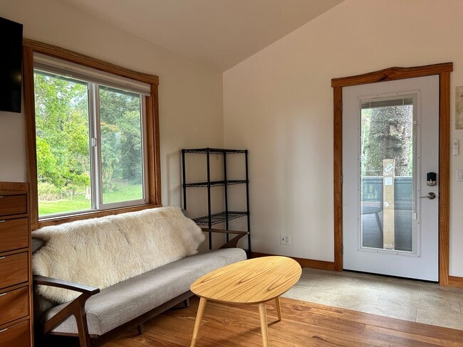 Building Photo - Furnished Luxury Ocean-View Studio | Hawi | Fiber + W/D