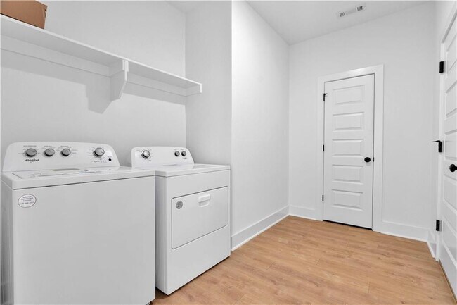 Building Photo - 4805 W Sturgeon St