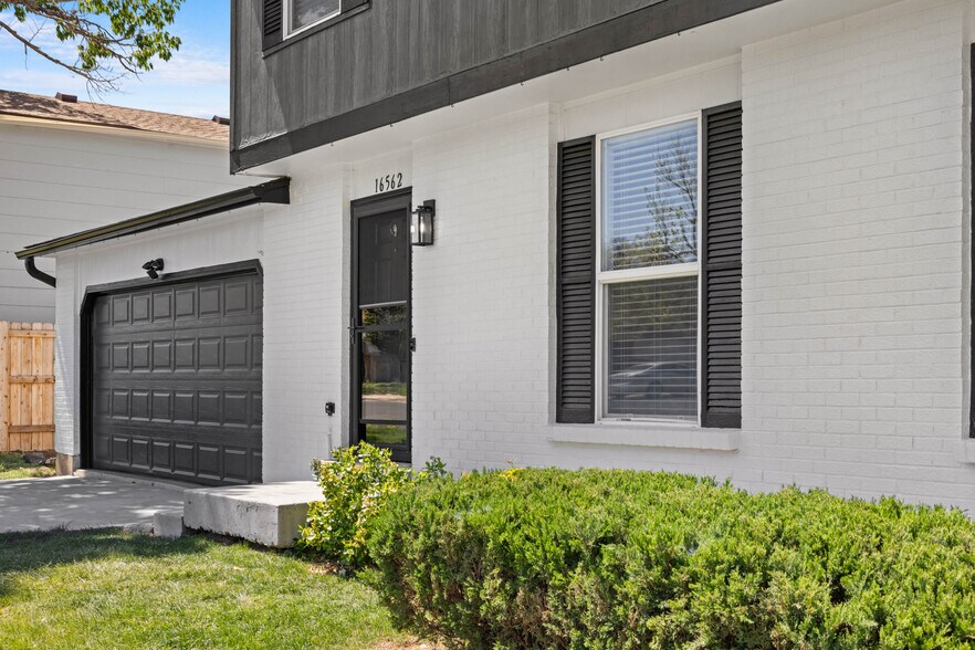 Building Photo - 16562 E Louisiana Dr
