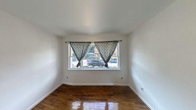 Building Photo - 208 W 260th St