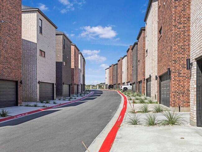 Building Photo - 210 Veracruz Dr