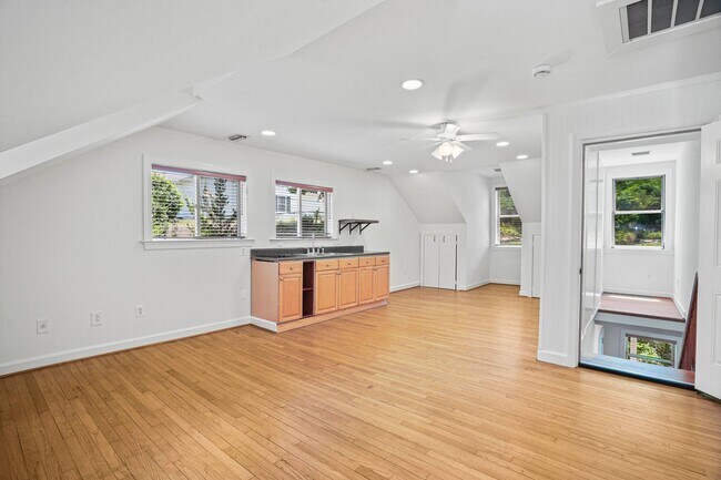 Building Photo - 7712 Dolly Dr