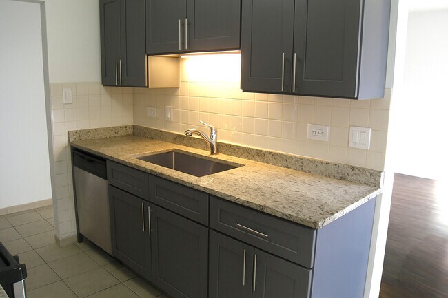 Building Photo - 187 Pickwick Dr
