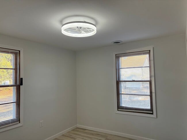 Building Photo - 2 Bedroom 1 Bath Home in Jarvisburg $1975/mo