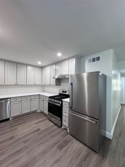 Building Photo - 2553 Wicker Ave