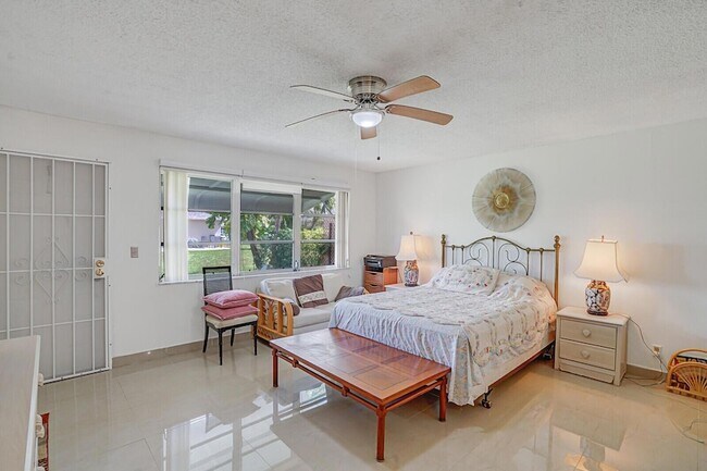 Building Photo - 1317 High Point Way SE